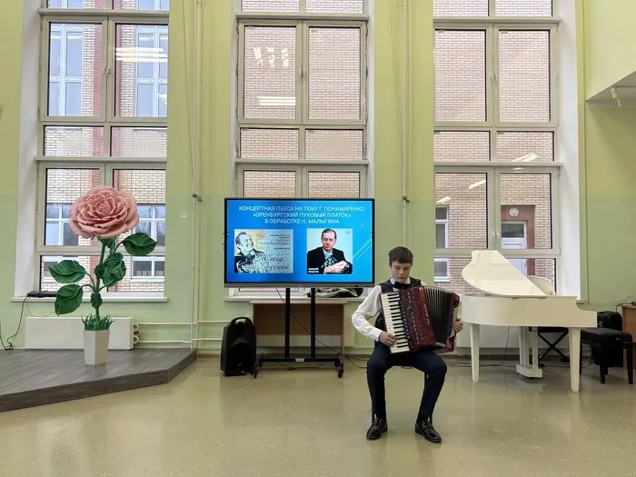 photo_5312465222343790515_y